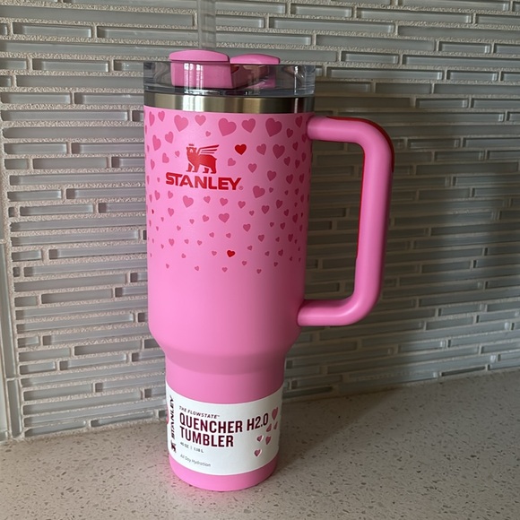 Stanley 2025 Valentines Limited Edition Sweet Hearts 40 oz Tumbler. NWT. - Picture 2 of 7